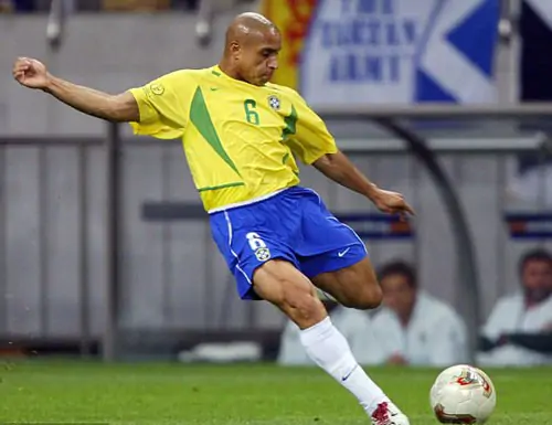 Lý giải thú vị về cú sút của Roberto Carlos