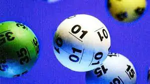 Vé số 10k - Dò vé số, cơ hội đổi đời trong tầm tay.