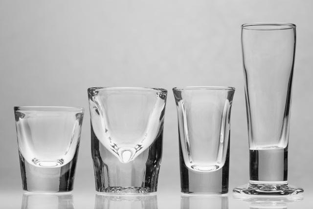 Những c&aacute;ch rửa trắng sạch ly thủy tinh pha chế dễ d&agrave;ng | ĐVP Market